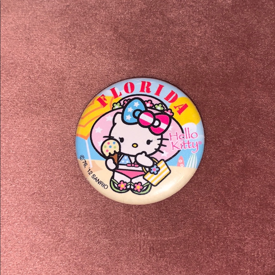 Hello Kitty Pin Button
